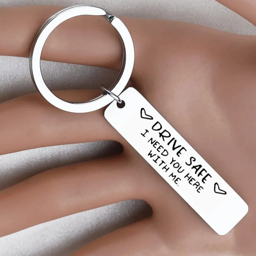 europeu-e-americano-joias-de-aco-inoxidavel-chaveiro-dirigir-seguro-eu-preciso-voce-aqui-comigo-carta-presentes-diy-personalizado-atacado