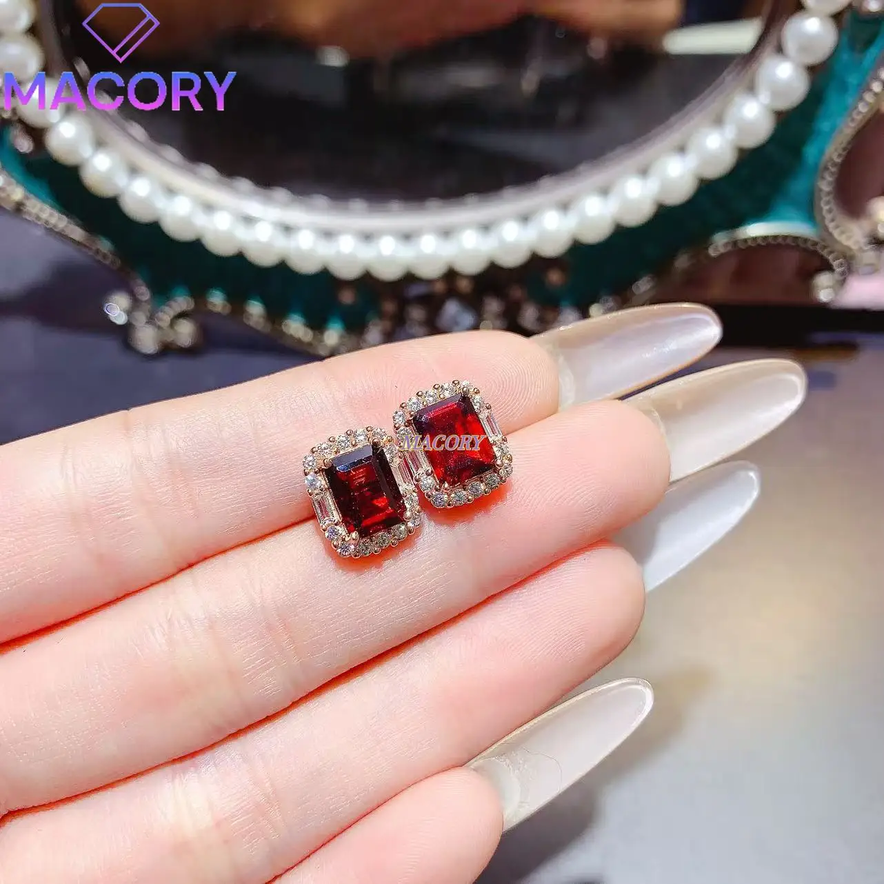 

Pure Natural Garnet Stud Earrings for Women, 925 Sterling Silver, New Fashionable and Exquisite Jewelry with Certification