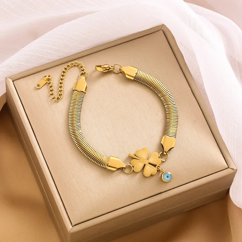 

The latest four-leaf necklace in 2025, featuring a folded collarbone chain inlaid with zircon.