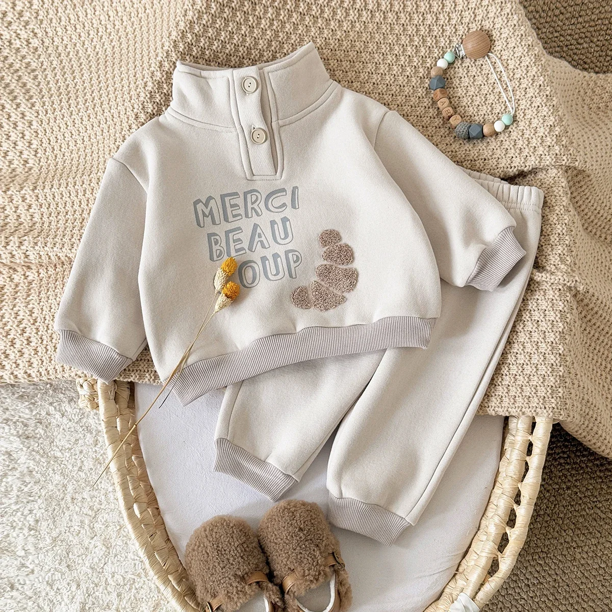 

Комплект для маленьких мальчиков и девочек 0-3 лет, свитшот с высоким воротом и принтом букв + штаны, 2 шт./компл., осенне-зимняя одежда для новорожденных