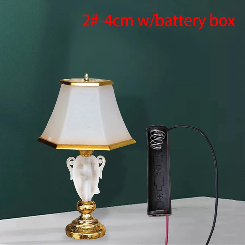 Mini lámpara LED de estilo europeo Retro Para casa de muñecas, luz de mesa de lectura, luz de pared, habitación alimentada por batería, juguete de decoración al aire libre, 1:12