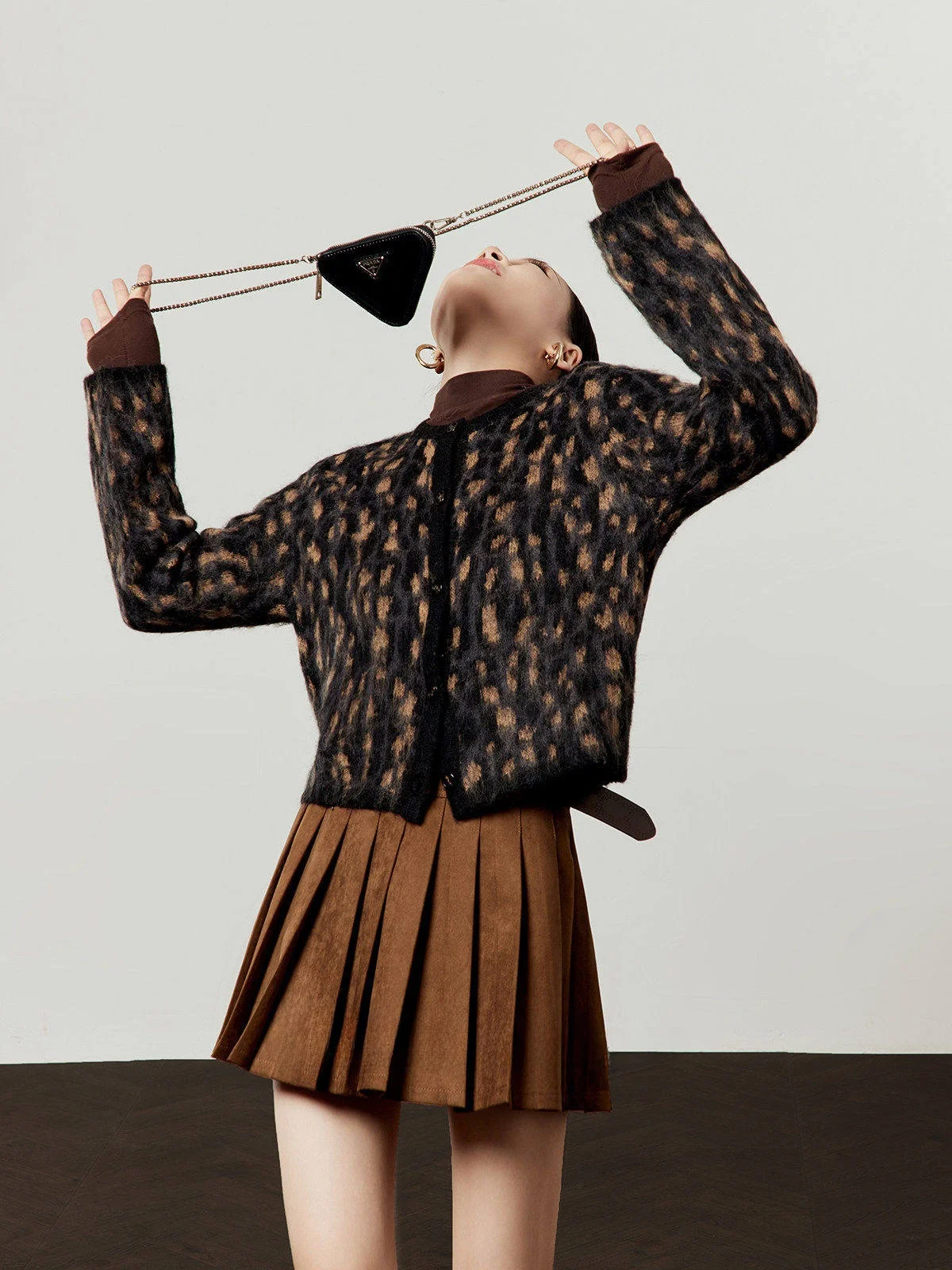 

Women's Loose Fit round Ne Leopard Print Sweater Spring 2026 Vintage Color Blo Cardigan Comfortable ort Sle Commute