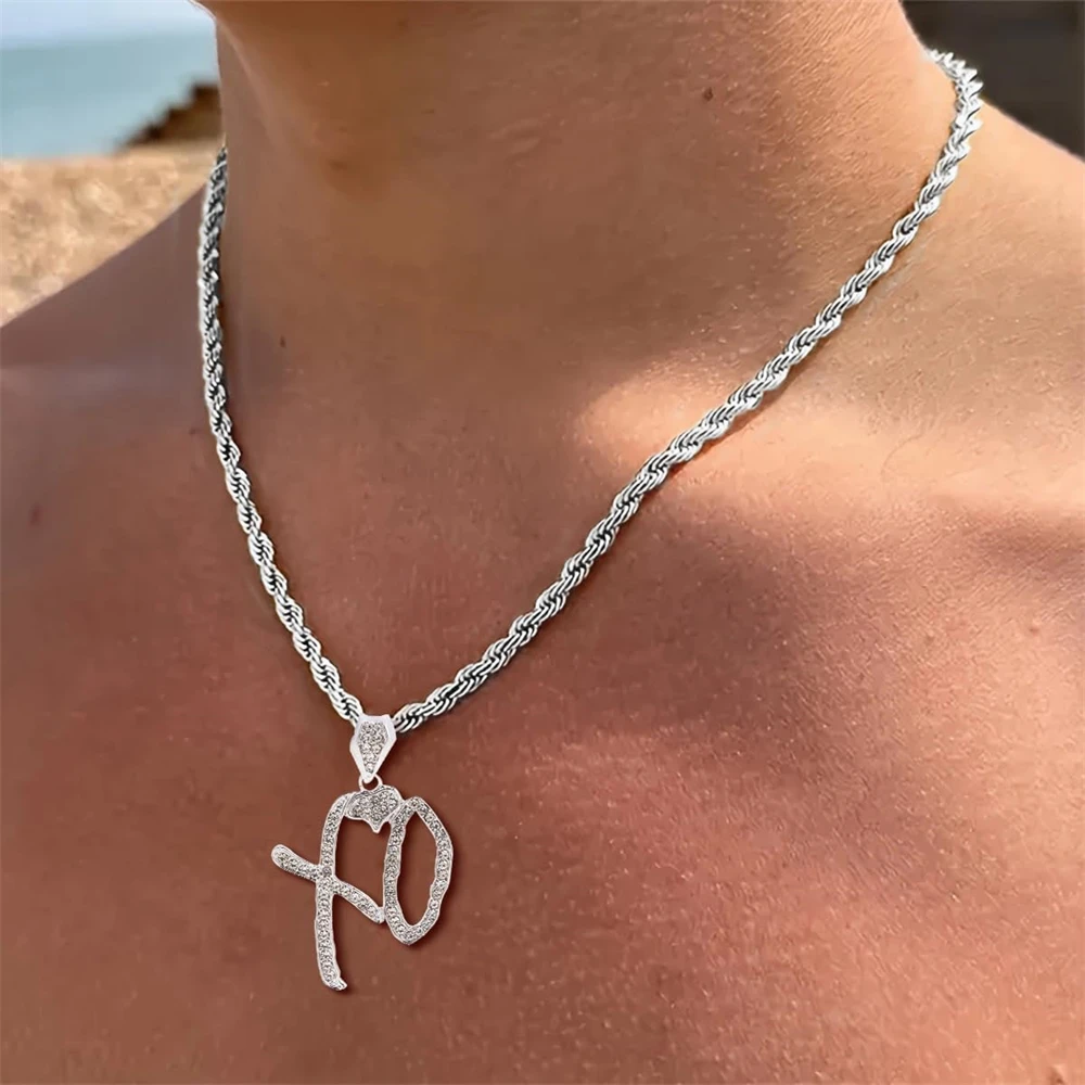 Hip-hop Fashion Necklace For Men And Women High-end Accessories English Letters XO Simple And Elegant Couple Pendant Jewelry
