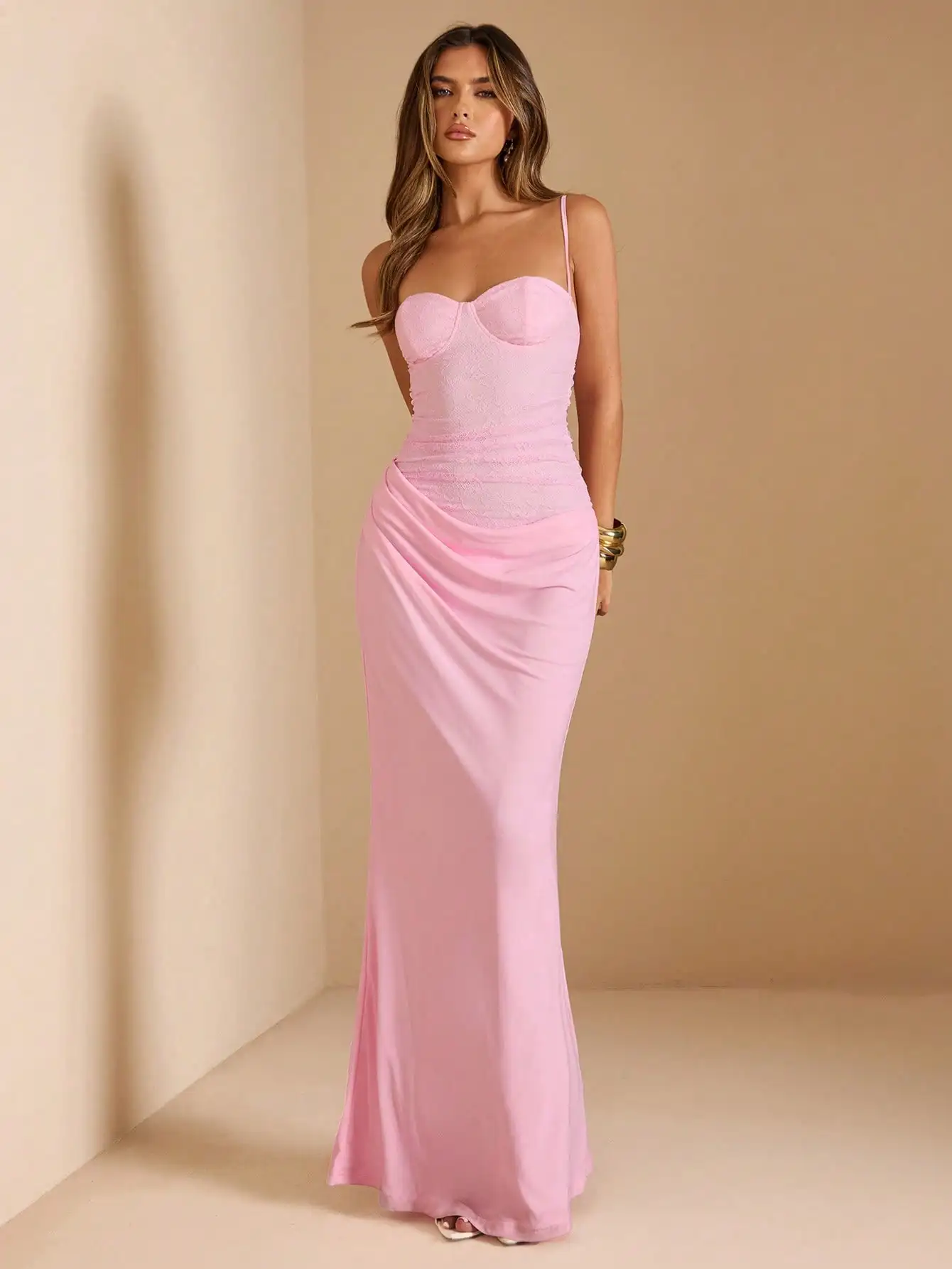 Abito lungo a sirena con pizzo rosa patchwork per invitati a matrimoni, feste e appuntamenti