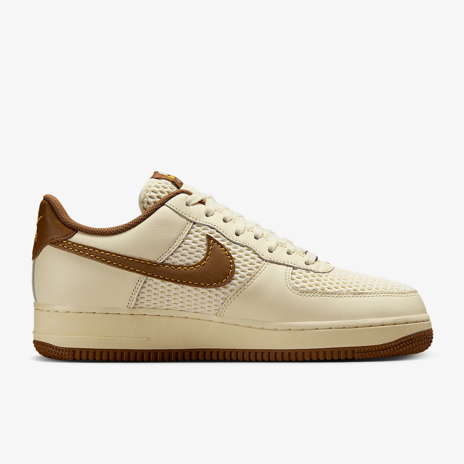 حذاء رياضي شبكي كلاسيكي رياضي للرجال من Nike Air Force 1 IB7719-113