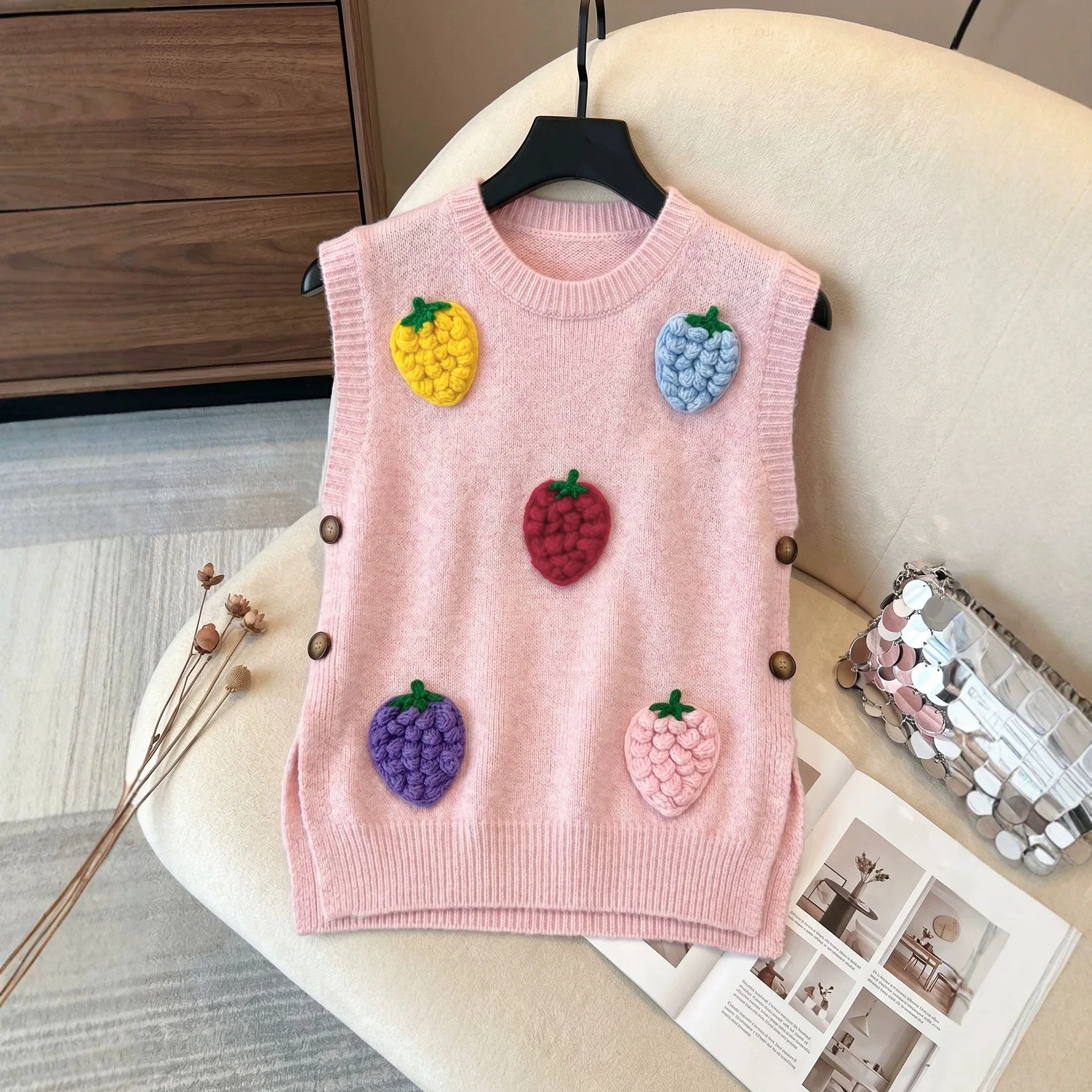 Crew Neck Knit Sweater Vest for Women, Layered Tank Top, Casual Jacket, Knit Shirt, Three-dimensional Strawberry Women's Wear