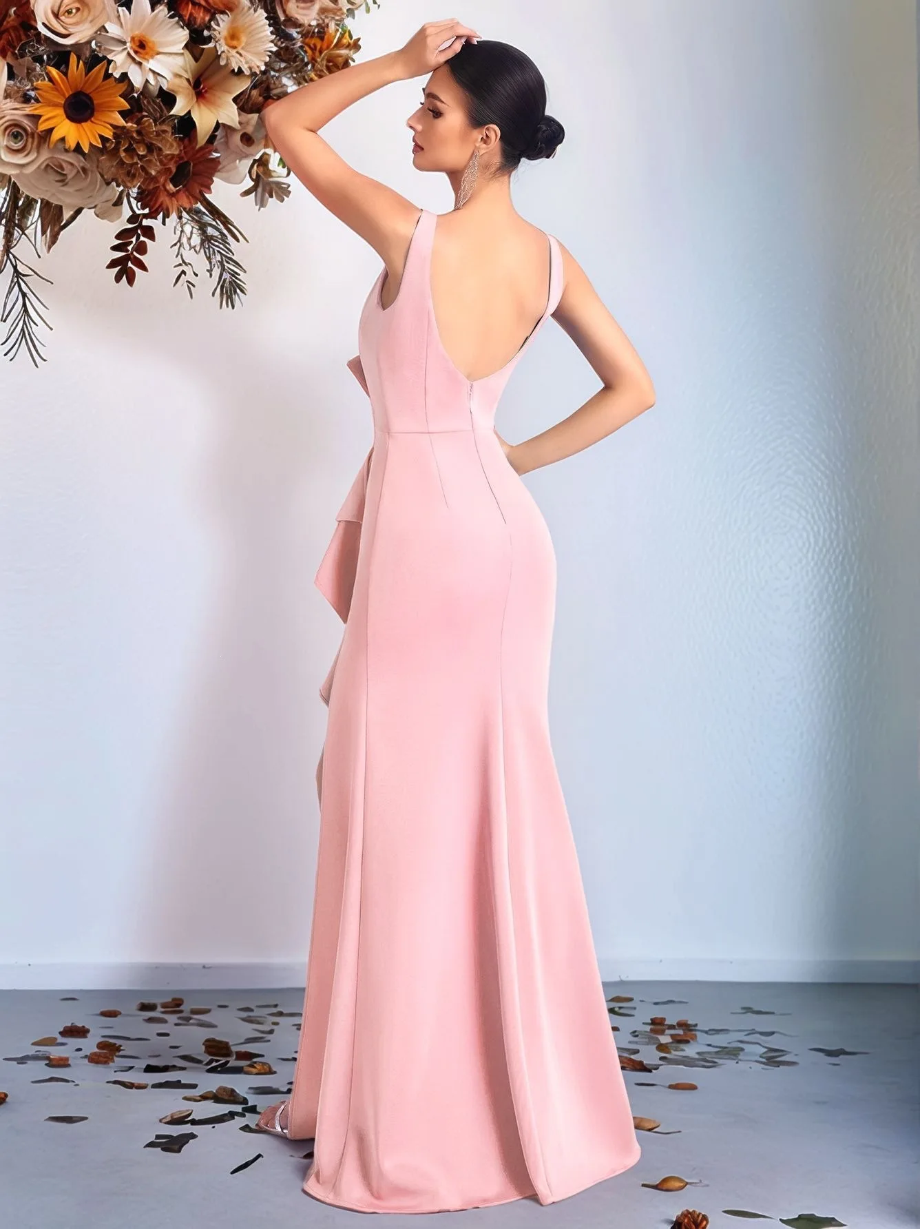 Maßgeschneidertes Ärmelloses Schwarzes Satin-Kleid mit Rundhalsausschnitt, Seitlicher Rüsche, Gerafftem Detail und Hohem Schlitz, Meerjungfrau-Stil Langes Abendkleid – Detail 8