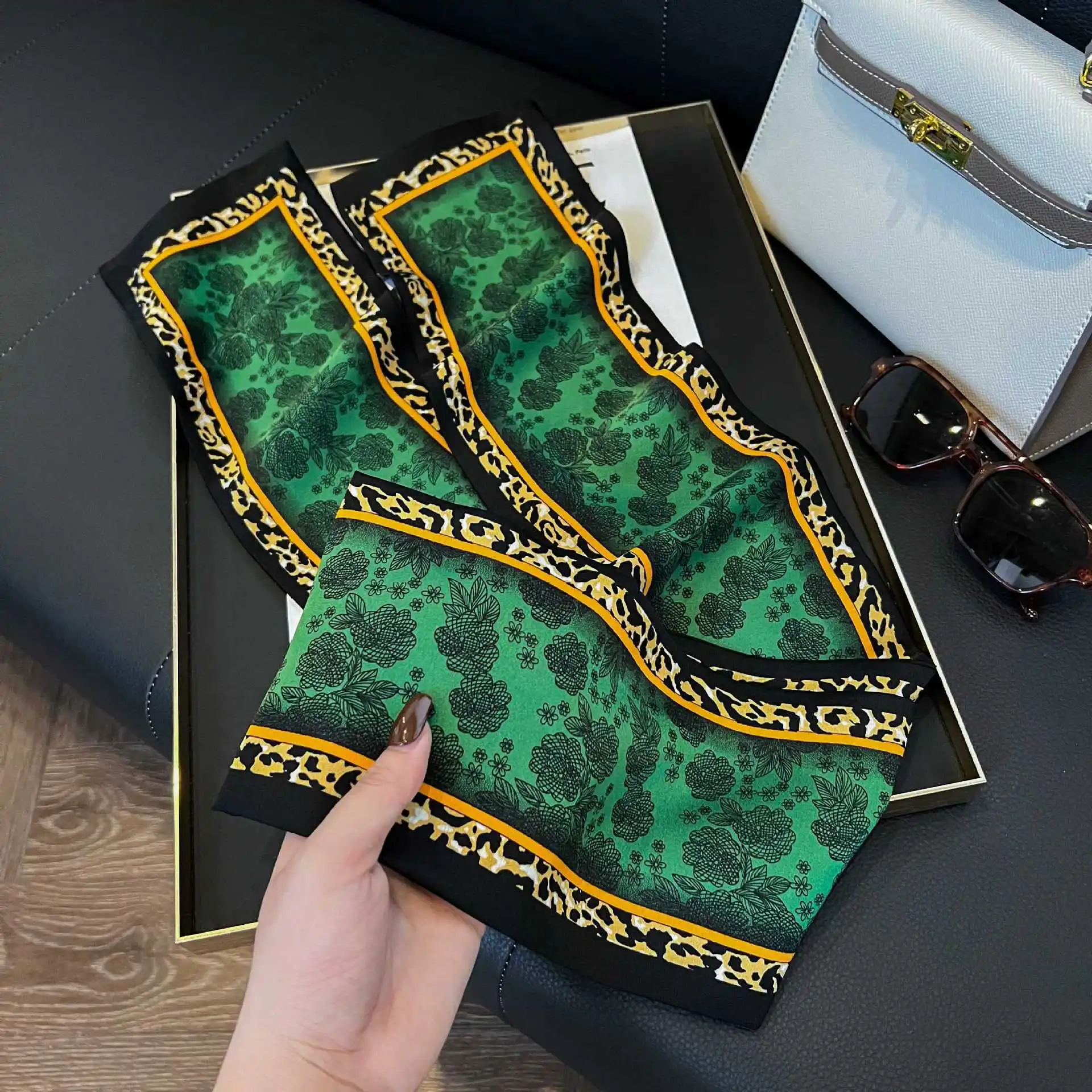 Luxuriöser Seidenschal mit Blumenmuster für Damen – Modischer schmaler Seidenschal, Taschenband, Damen-Stirnband, Kopftuch – Detail 8