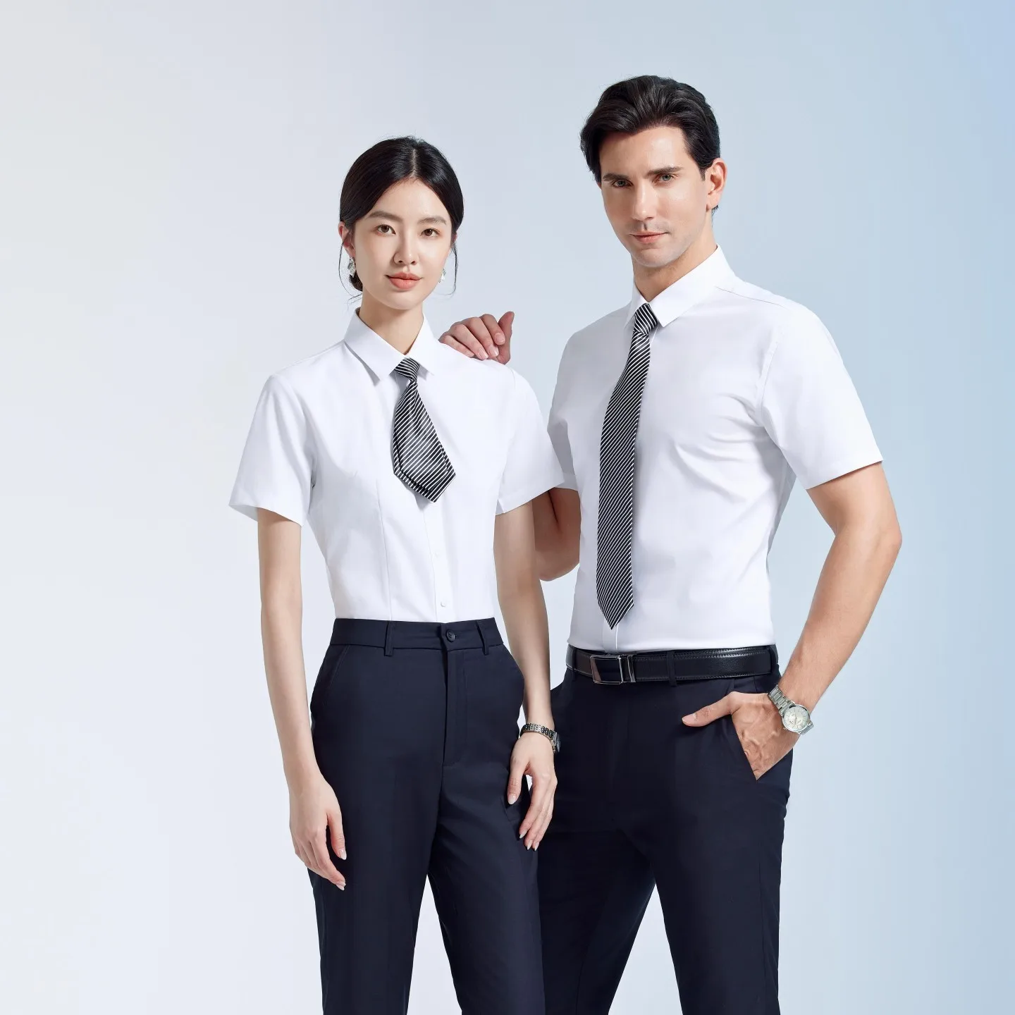 

Men's Bamboo Fiber White Short-Sleeved Shirt for Summer Business Attire Versatile under a Suit Jacket Or Paired Casual Wear