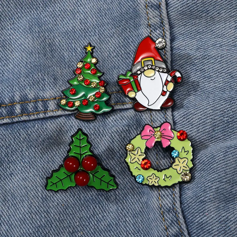 Broche de árvore de natal, mochila fofa de desenho animado, decoração de papai noel, emblema de metal, liga de diamante, flor no peito