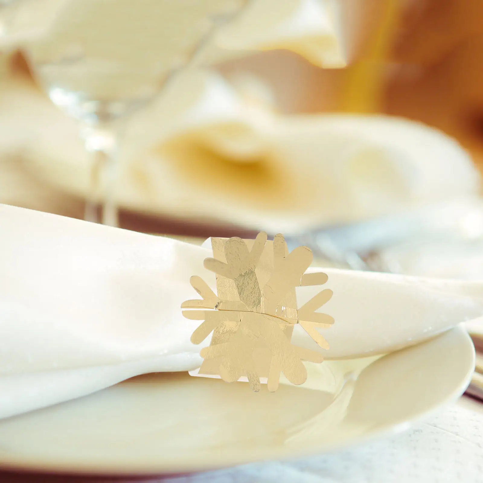 50Pcs Napkin Holders Exquisite Snowflake Pattern Decorative Serviette Rings for Holiday Festival Banquet Tableware Accessories