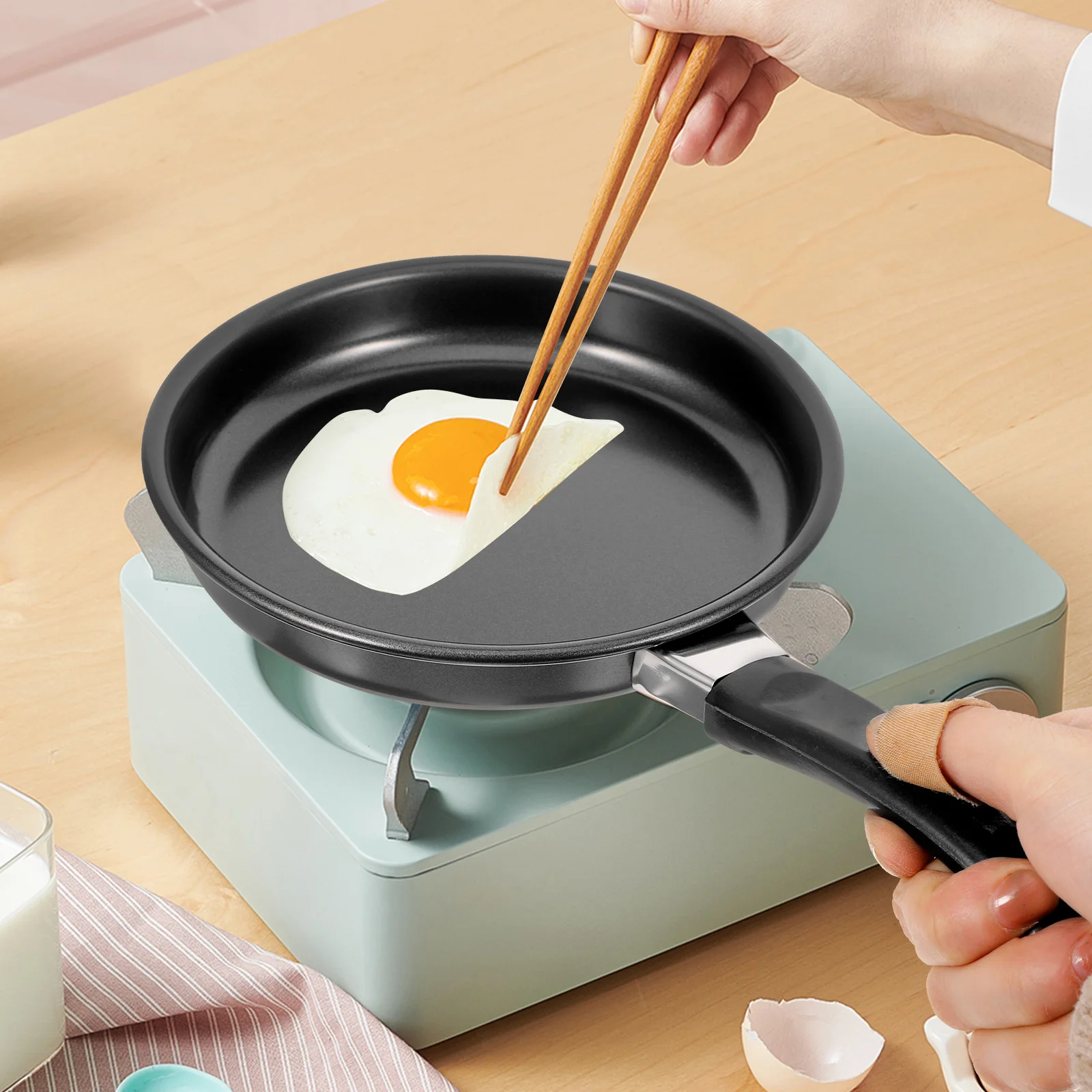 

Non-Stick Cooking Pan 16cm Diameter Universal Flat Base Perfect for Home Frying Egg Pancake Steak Omelette Grill