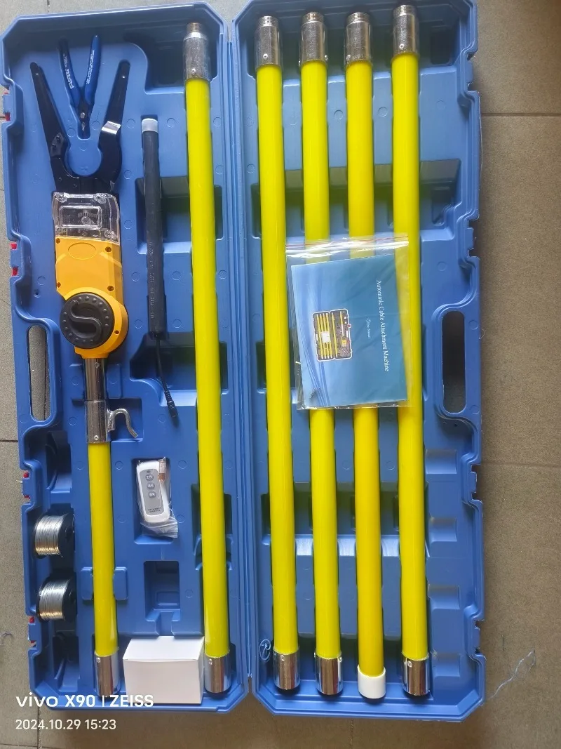 Strumento automatico per legare cavi con asta per legare cavi