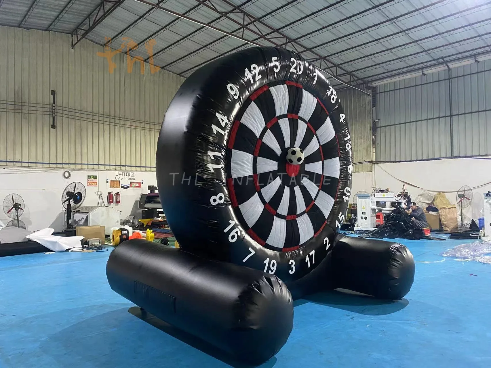 Round customized inflatable soccer dartboard football dart board human dart for sale