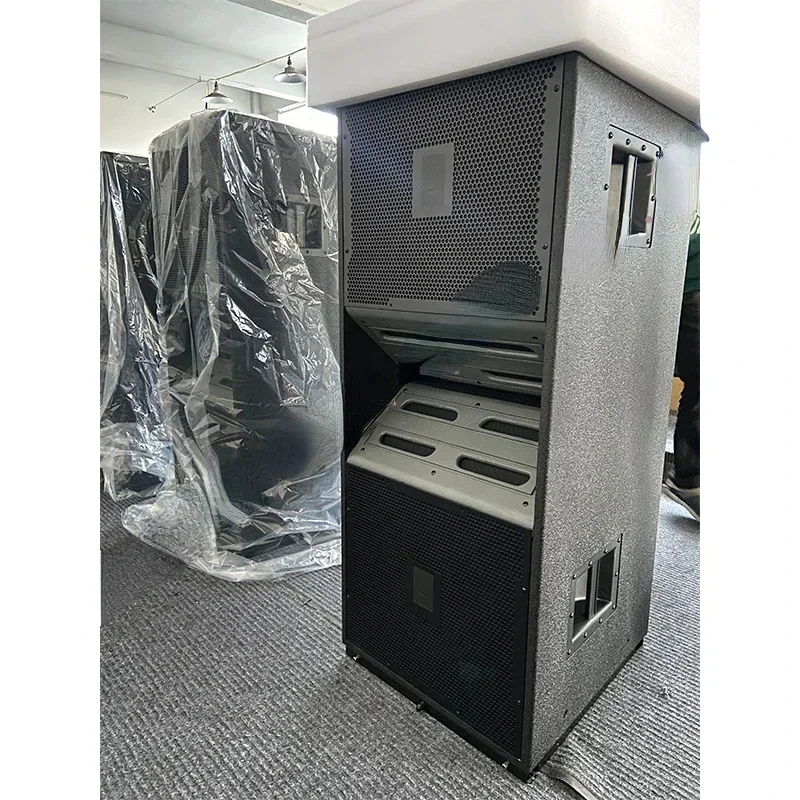 

Профессиональная аудио-видео система LV4889 с двумя 15-дюймовыми 3-полосными высокомощными акустическими колонками.