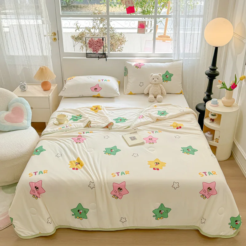 

StrawBerry Duvet Skin-friendly Quilt Cartoon Style Comforter Summer Thin Duvet Adults Kids Quilted Bedspread 여름이불(No Pillowcase)