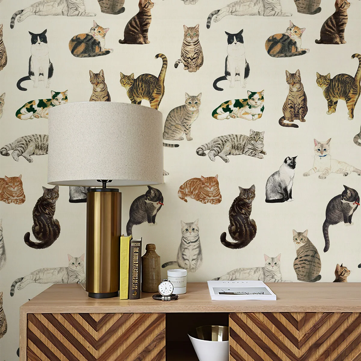 วอลเปเปอร์ลายแมวน่ารักสีเหลืองแบบลอกติด โมเดิร์น กันน้ำ สติ๊กเกอร์ติดผนังไวนิลลายสัตว์ ตกแต่งผนังห้องนั่งเล่นสุดชิคและน่ารัก