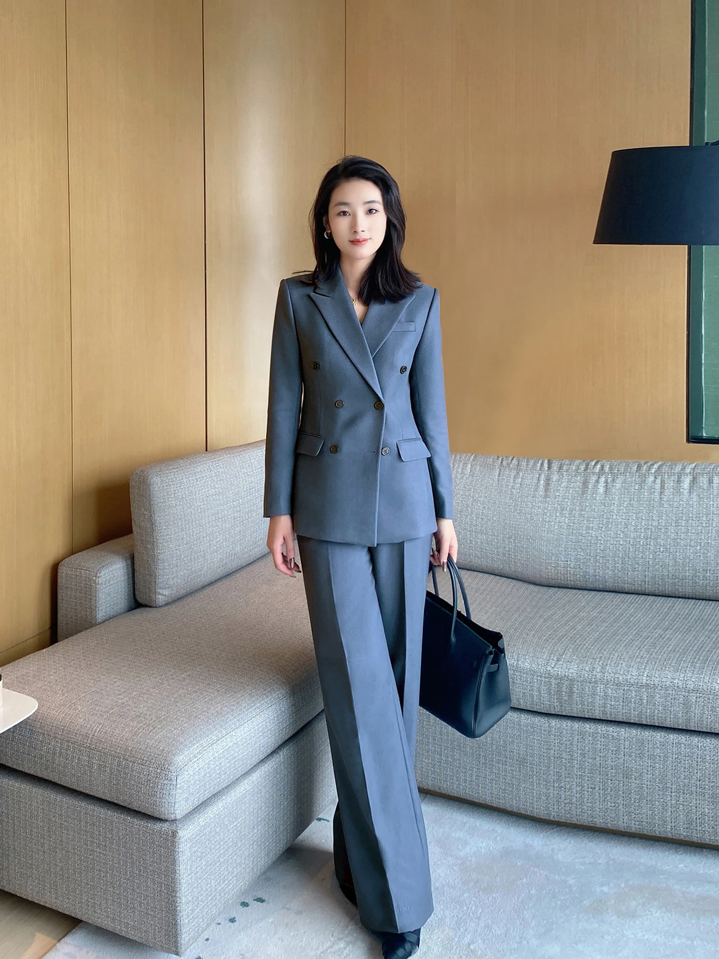 

Осенне-зимний женский профессиональный утепленный шерстяной костюм: брюки прямого кроя, очень мягкие, не царапающиеся, цвета ледяной синевы, для работы