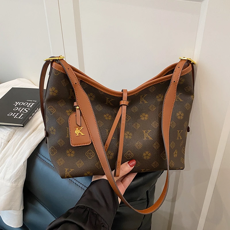 

Famous design women's zipper crossbody bag, large capacity shopping handbag, casual travel chain strap shoulder bag