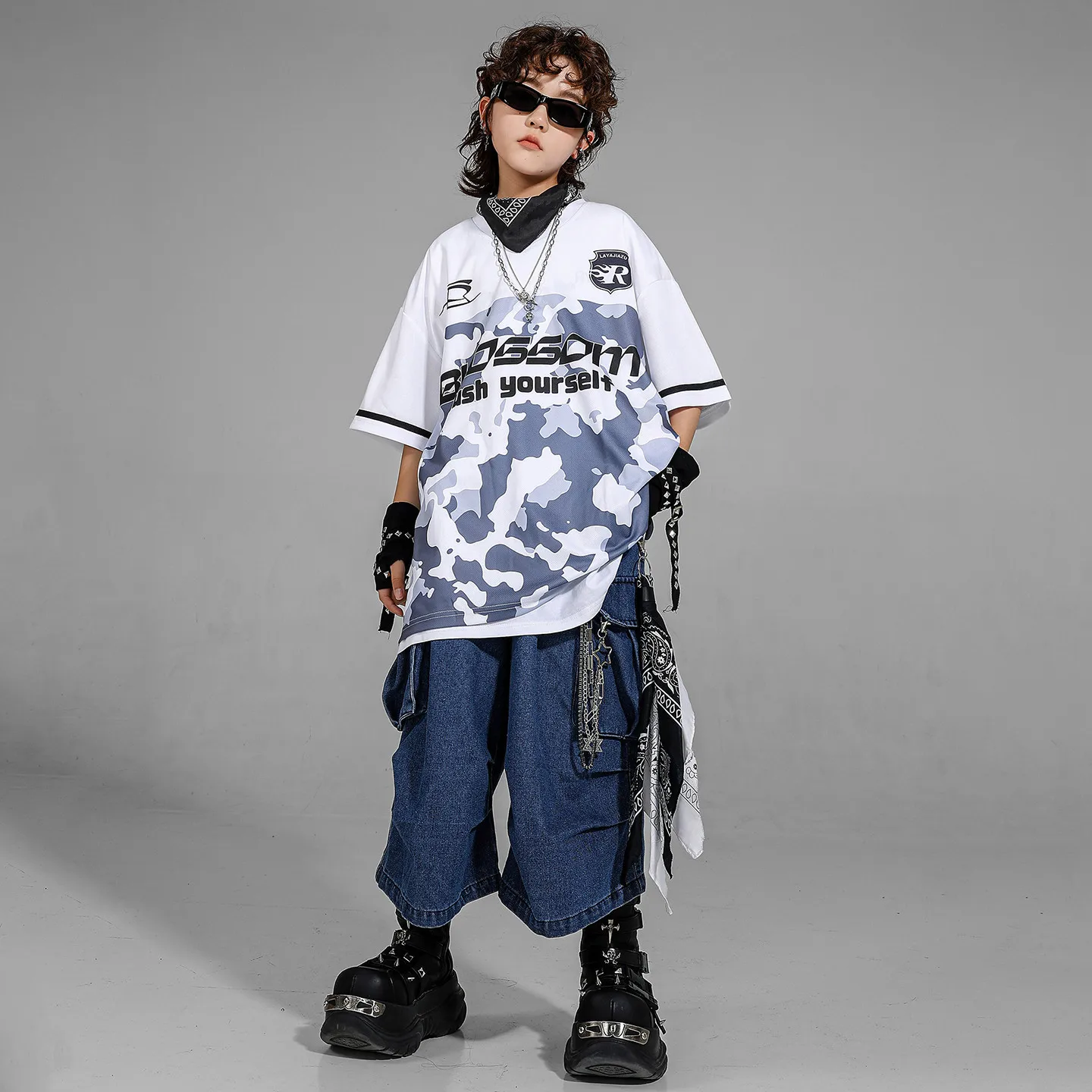 

Детская одежда в стиле хип-хоп, белая камуфляжная футболка с v-образным вырезом, джинсовые синие джинсы-карго с парашютом, шорты для девочек и мальчиков, костюмы для джазовых танцев, одежда