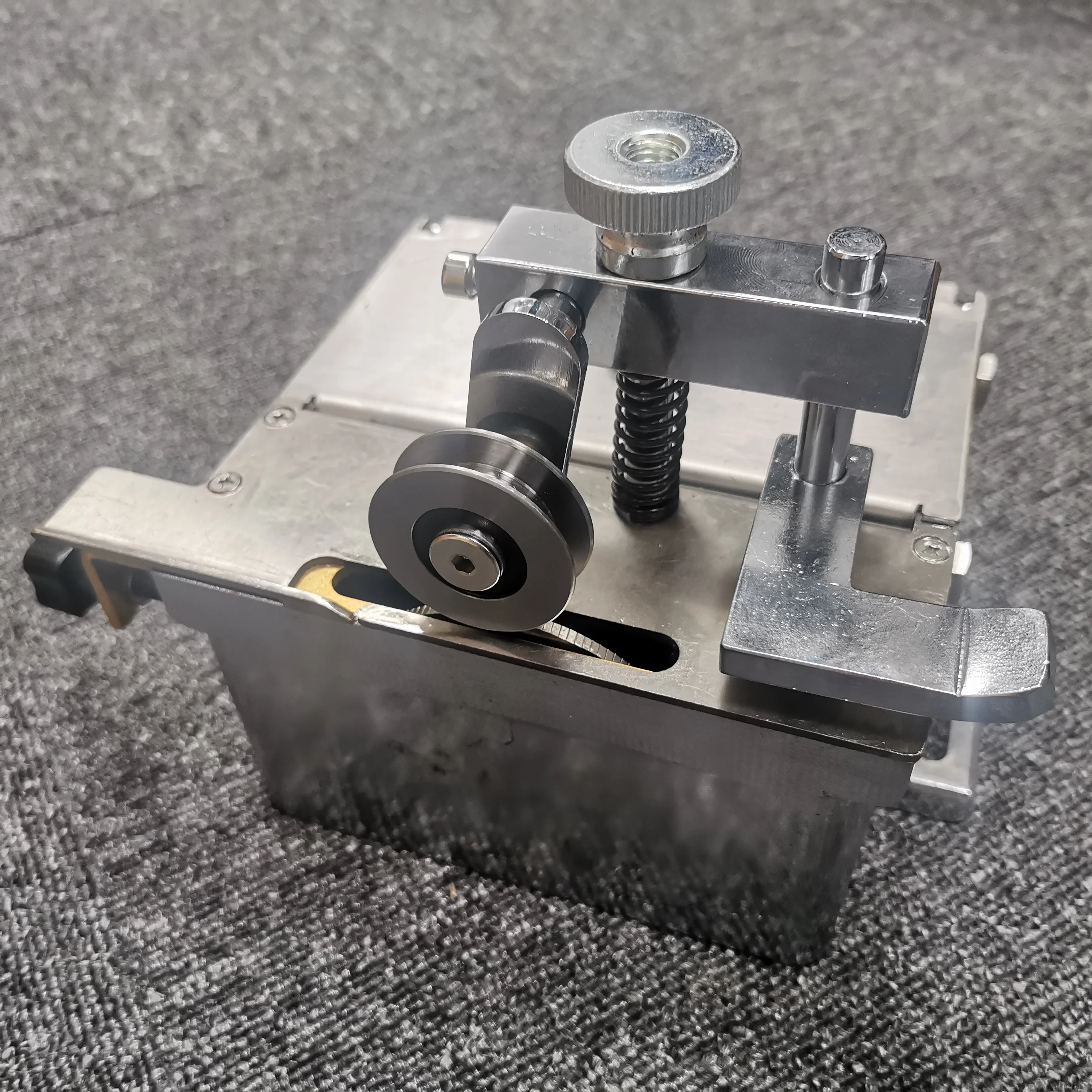 Right Side Glue Pot with 3mm Gluing Wheel for ZH-800 Folder Gluer Machine