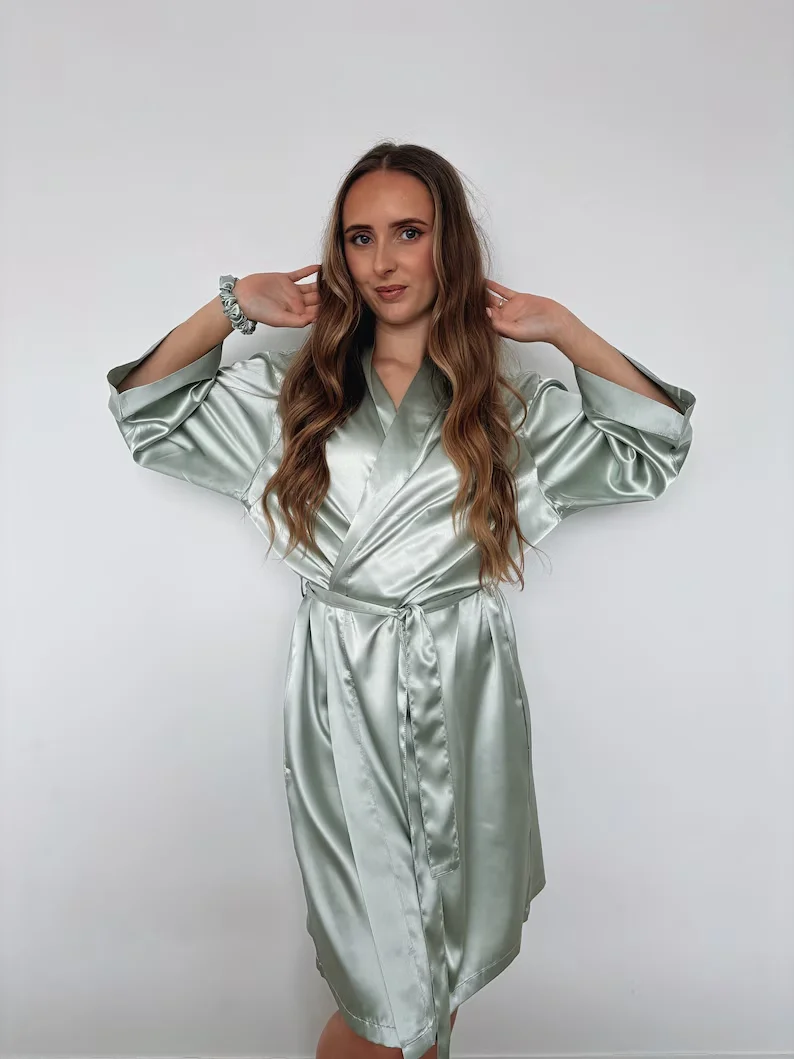 Abiti da damigella d'onore blu polvere personalizzati Abito da sposa in raso ricamato Vestaglia Pigiama Regalo da damigella d'onore Damigella d'onore