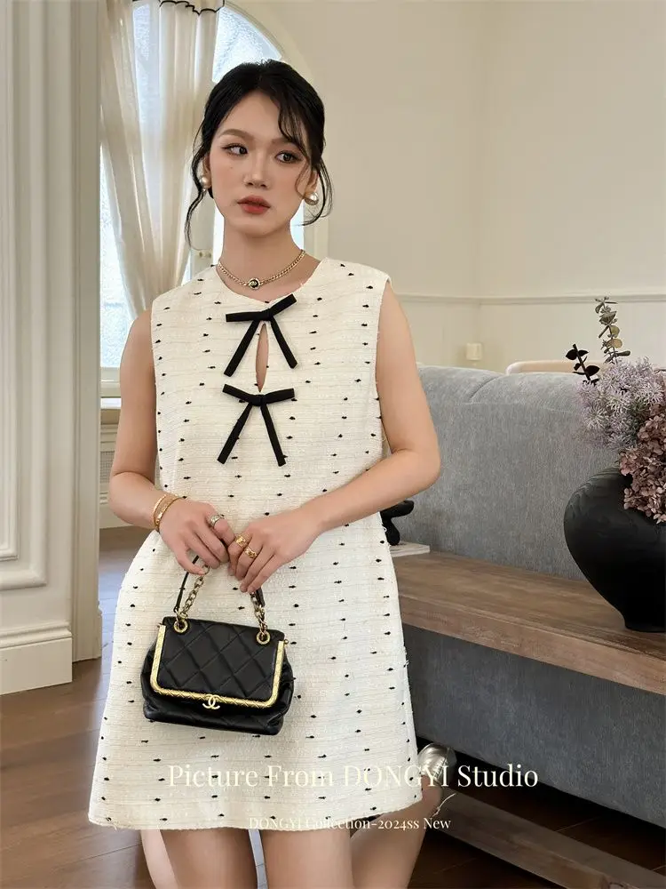 Nieuwe zomerstijl 2022, temperament in Franse stijl, Hepburn-geïnspireerd, zoete kleurblokkering, strik, uitgeholde jurk