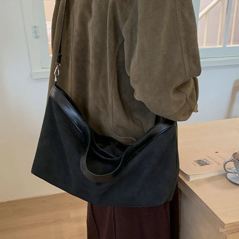 Große Umhängetasche mit Struktur, mattiertem Finish und Reißverschluss, Schultertasche, einfarbig, weiches, mattes Wildleder, Boston-Tasche, schlichter Stil. – Detail 13