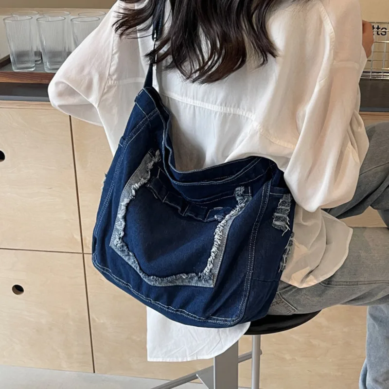 

Brushed Denim Women's Crossbody Bag Fashionable and Large Capacity Zippered Messenger Bag Student Commuting Shopping Multicolour