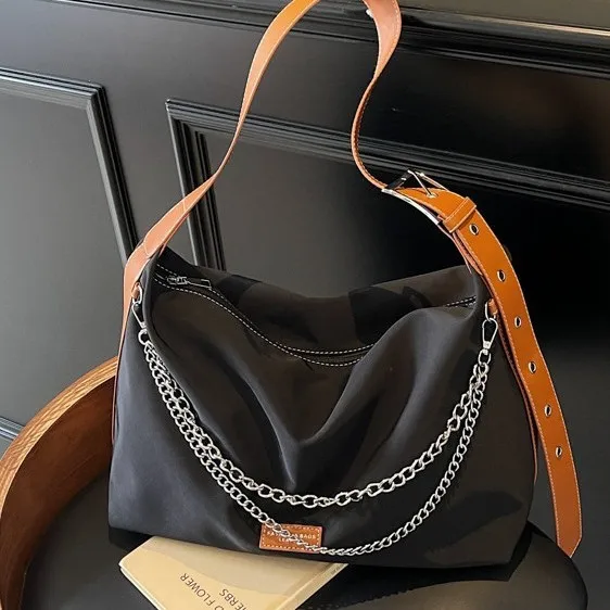 حقيبة كتف نسائية فاخرة 2025، محفظة مبطنة مستوحاة من الطراز العتيق، متسوق كاجوال متعدد الوظائف لعطلة نهاية الأسبوع والسفر ​