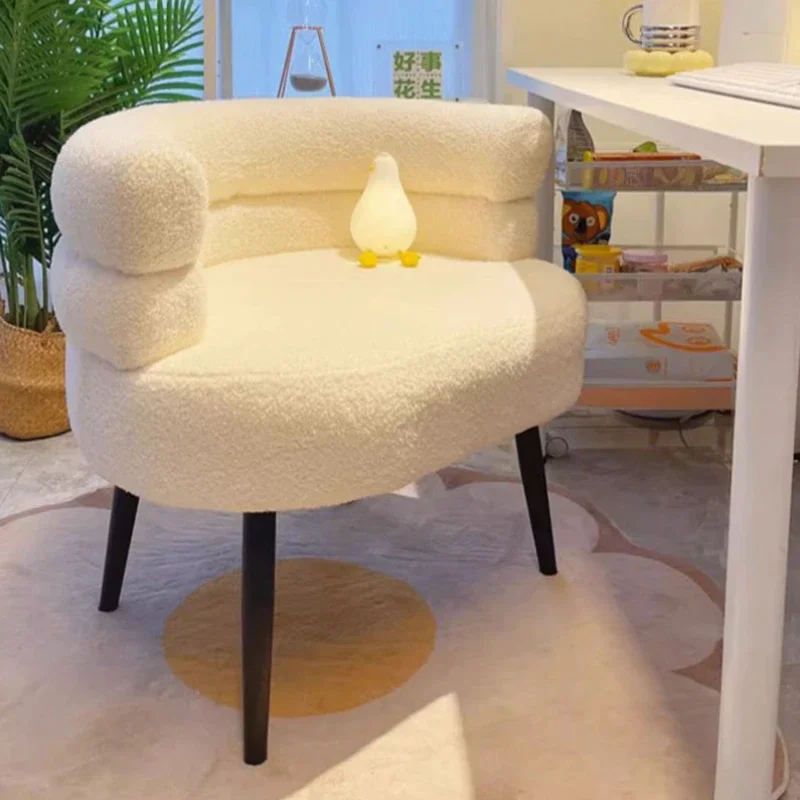 Cute Europe Furry Vanity Chair Modern Girls Bedroom White Pouf Puff Stool Lazy Chaise Lounge Design Sillas Pastel Room Furniture