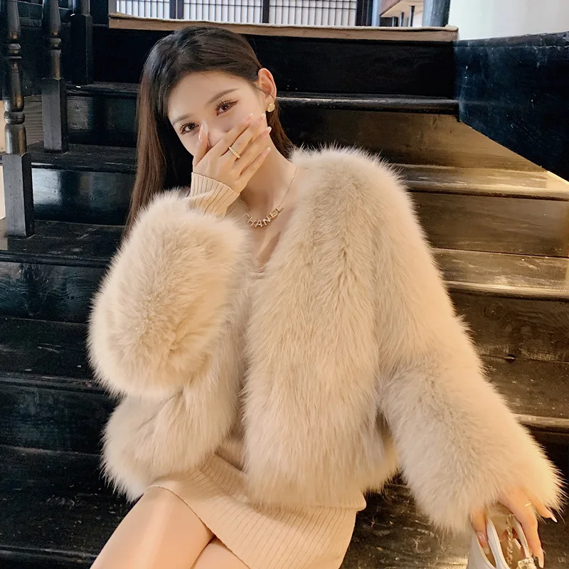 

New Winter Eco-Friendly Fox Fur Coat for Women Stylish Short Fur Coat with V-Neck