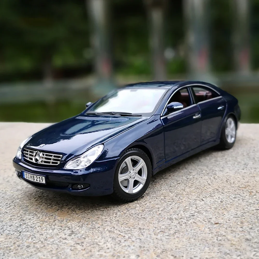 Die-cast 1:18 Scale Full-door Benz Cls Simulation Alloy Static Model Fan Collection Display Home Decoration Metal Ornaments