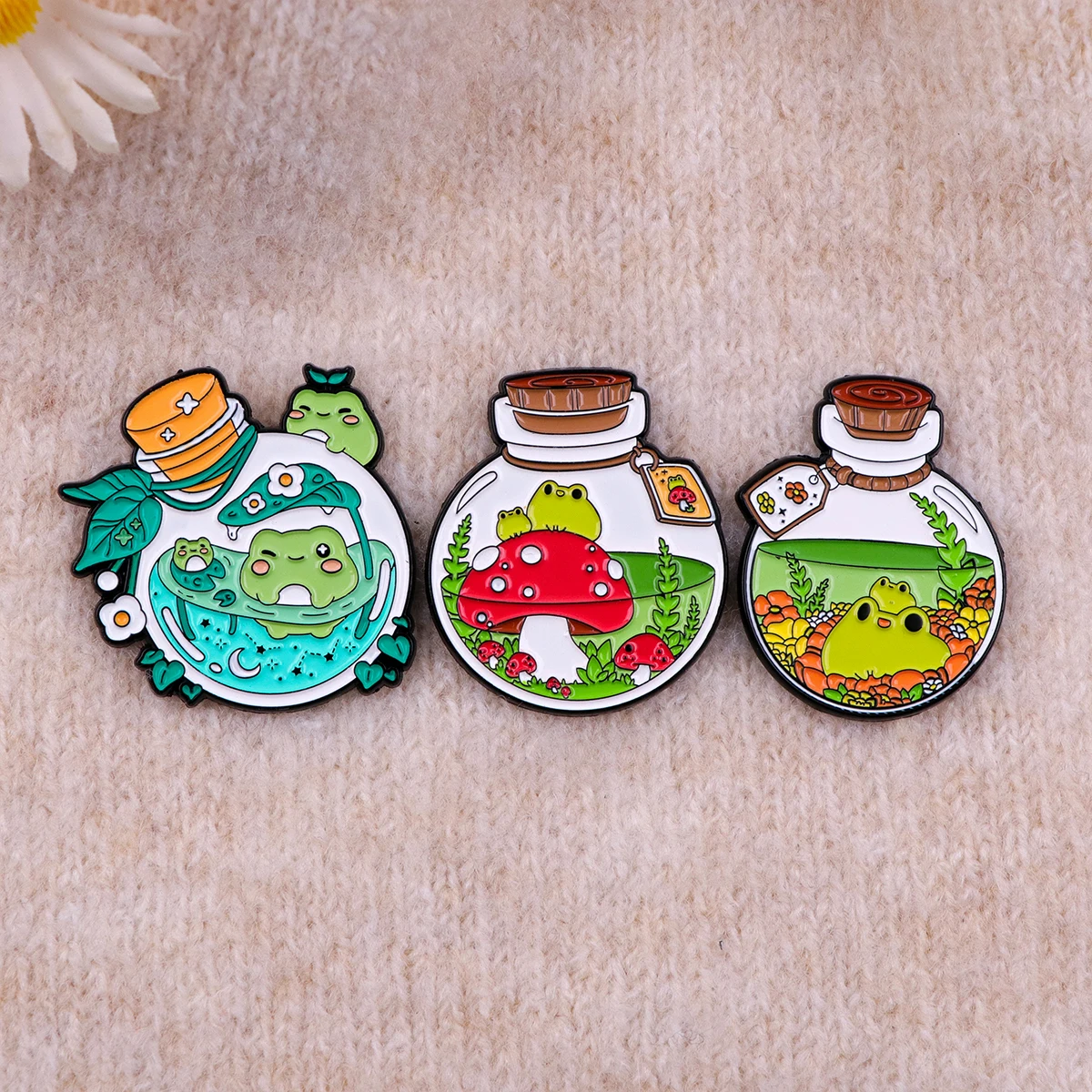 

Cartoon Frog Bottle Enamel Pin Badges on Backpack Cute Animal Brooches Lapel Pin Clothing Jewelry Cosplay Accessories Toys Gifts