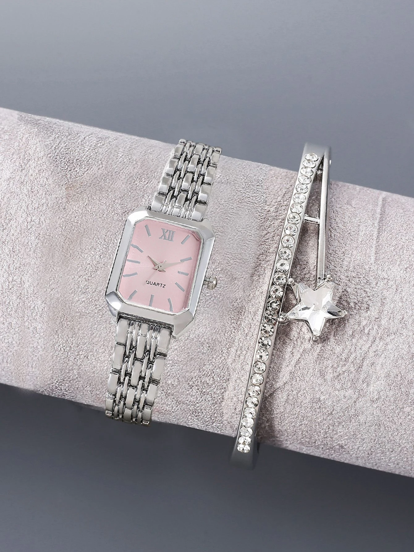 

1 шт. квадратные кварцевые часы + 1 шт. персонализированный и универсальный браслет в форме сердца и звезды