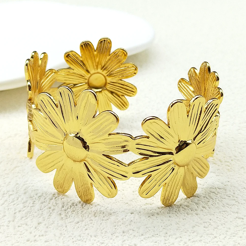 

Five Daisy Flower Bracelet For Women Girls Stainless Steel Gold Color 2025 New Trend Elegant Party Hand Chain Jewelry Gifts