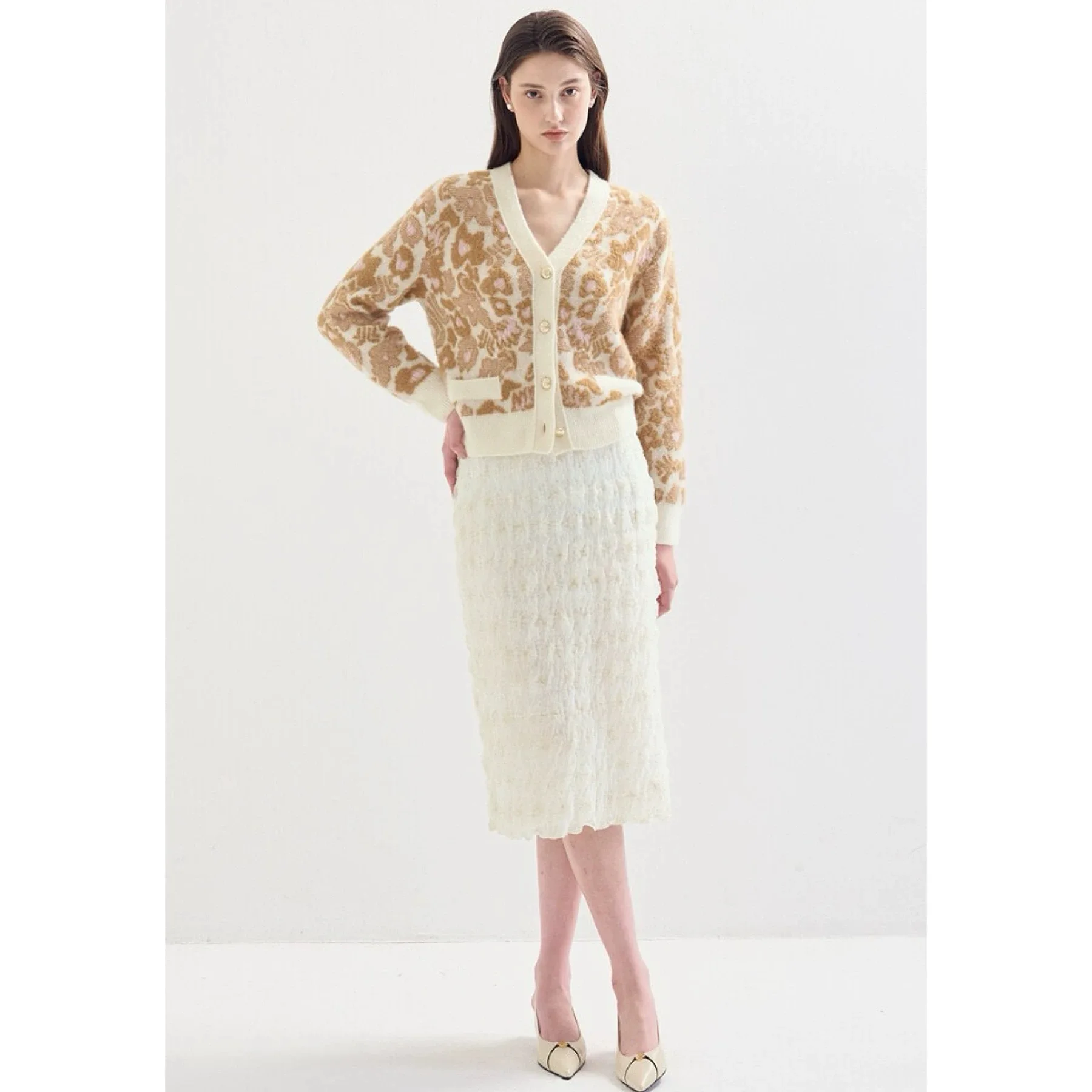 

Элегантный шерстяной вязаный кардиган с V-образным вырезом, цветочной 3D-вышивкой, удобный для повседневной носки, модный женский короткий жакет/пальто