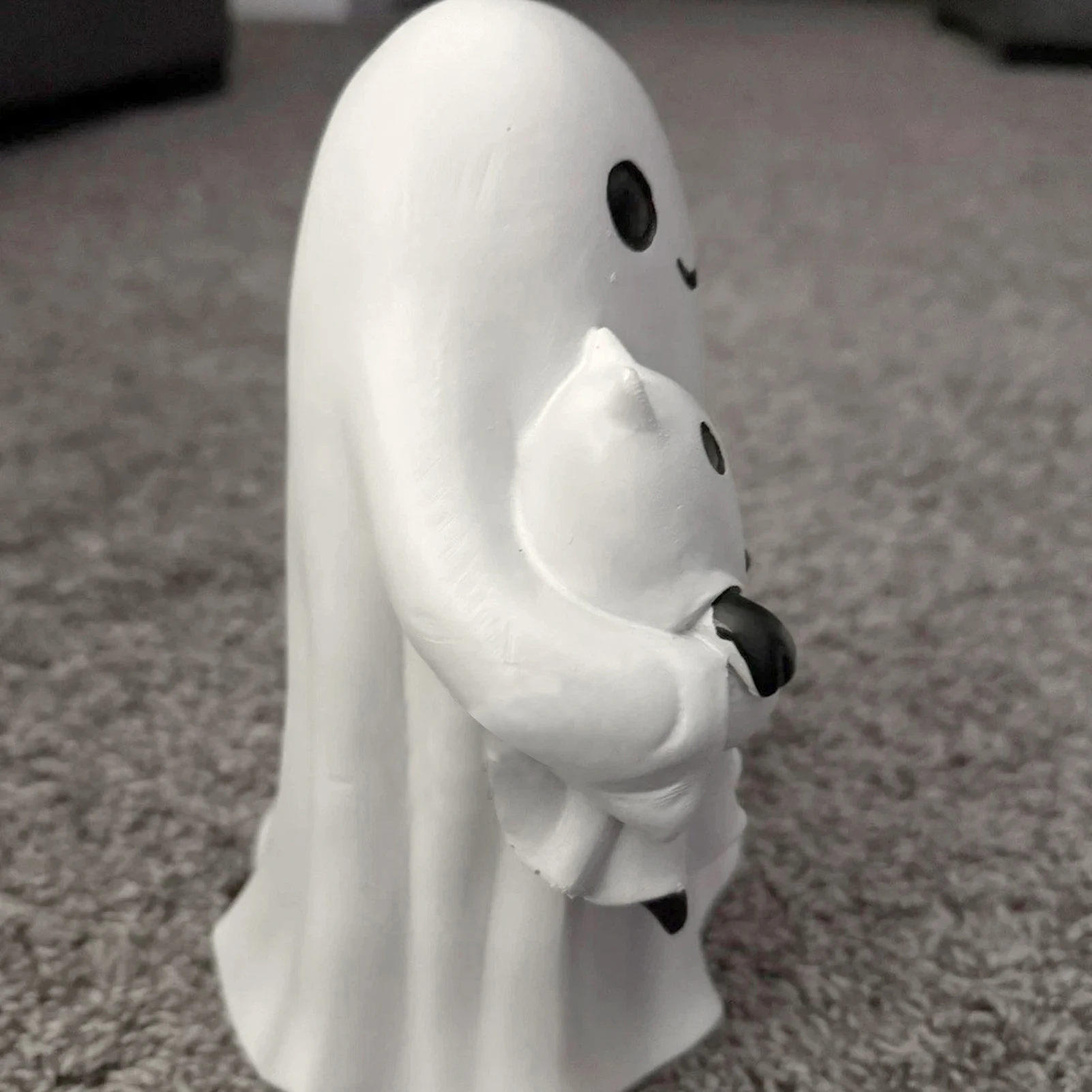 かわいいハロウィンゴーストの樹脂製デコレーション、カボチャデザインのゴースト像、ハロウィンパーティーの装飾に最適な景観装飾品