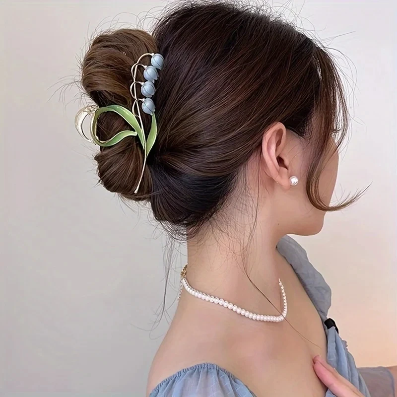 Women Elegant Flowers Hollow Geometric Metal Hair Claw Vintage Temperament  Hair Clips Sweet Hairpin Fashion Hair Accessories