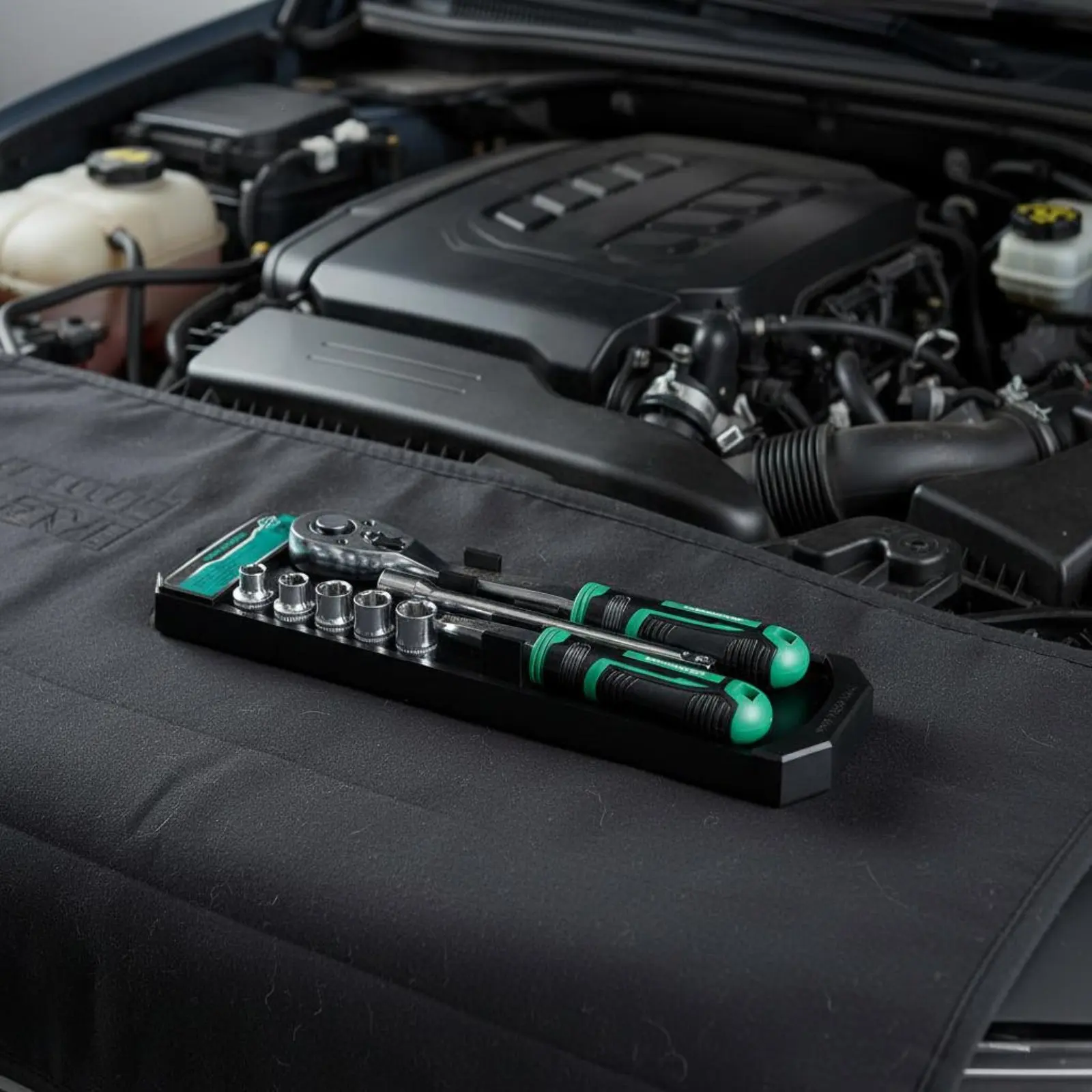 

Ratchet Socket Wrench Set Reversible Instant Release Ratchet Set Mechanic Tool Kit Long-Lasting Ergonomic Handle for Mechanics