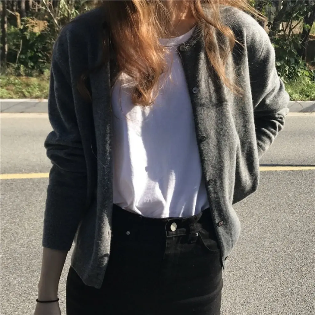 

Women's round Neck Short Knitted Cardigan Loose Outer Sweater Coat Purple Knitwear for Autumn Winter New