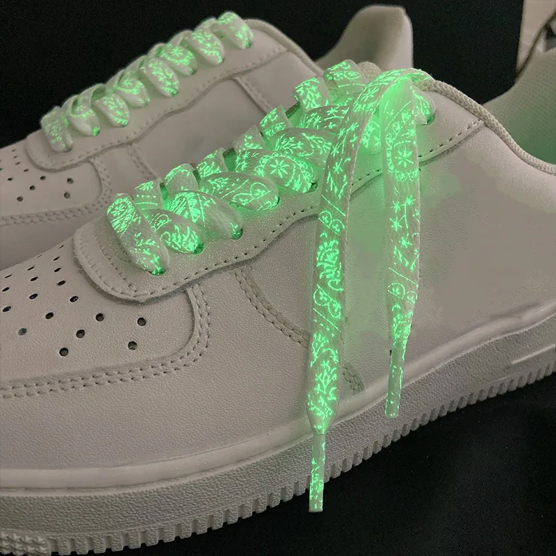 1 Paar fluoreszierende Schnürsenkel für Nachtläufe, coole flache Schnürsenkel mit Splash-Ink-Druckmuster für Sneaker und Leinenschuhe – Detail 7
