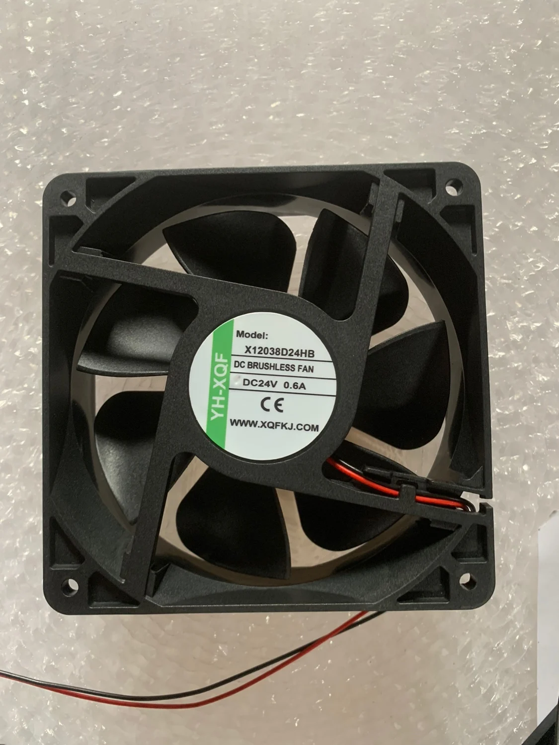 

YH-XQF X12038D24HB DC 24V 0.6A 120x120x38mm 2-Wire Server Cooling Fan
