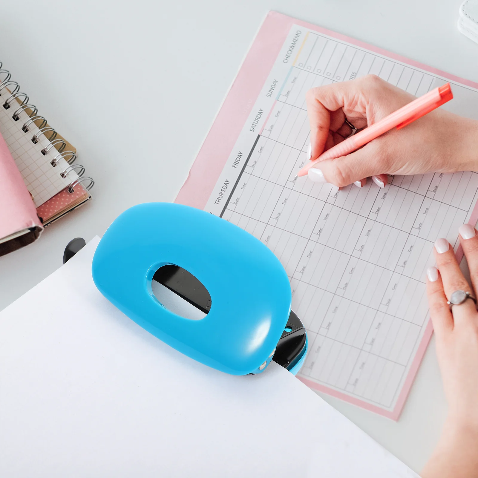 سطح المكتب اثنين من ثقب لكمة قابل للتعديل خرامة الورق دليل مكتب التموين فضفاضة ورقة الموثق أداة تخريم اثنين ثقب الناخس