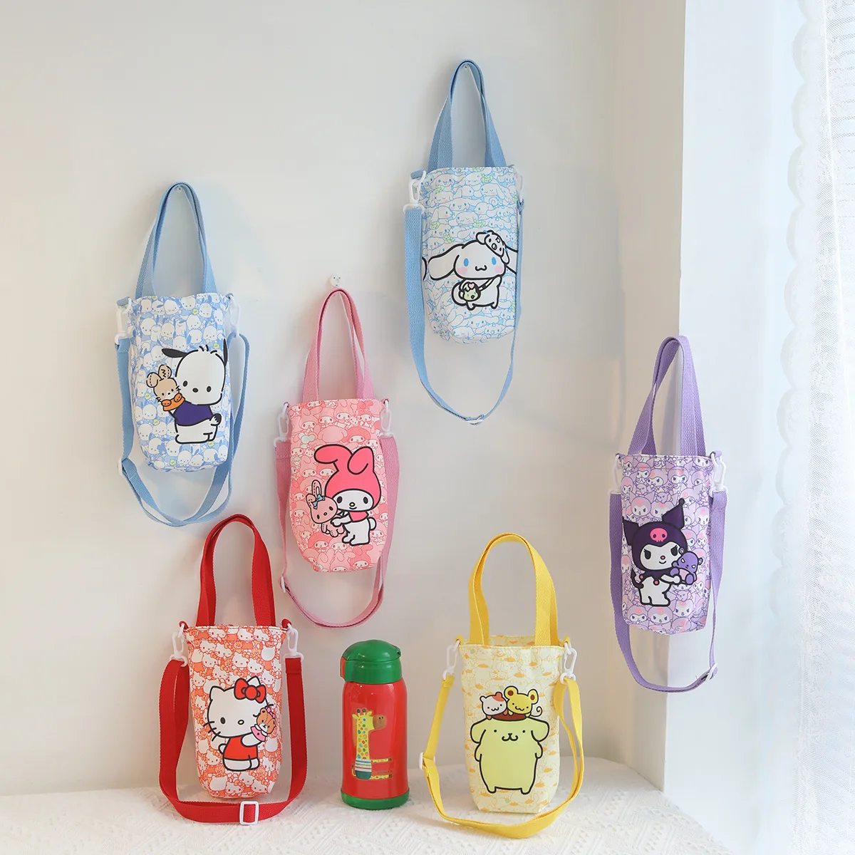 Sanrio Kuromi-Bolso de hombro de Hello Kitty, bolsa de almacenamiento portátil para botellas de agua, cubierta aislante para taza de lona, Anime