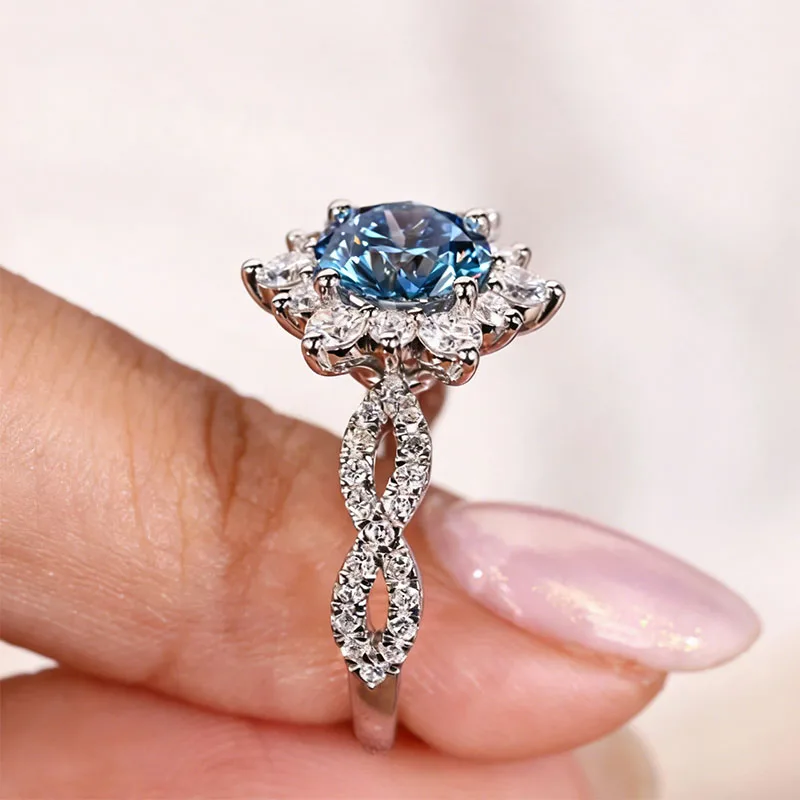 1,5 Karat Hauptstein VS-VVS runder blauer im Labor gezüchteter Diamant mit IGI-Zertifikat, Verlobungsring für Damen im Cluster-Stil aus Platin 950 – Detail 7