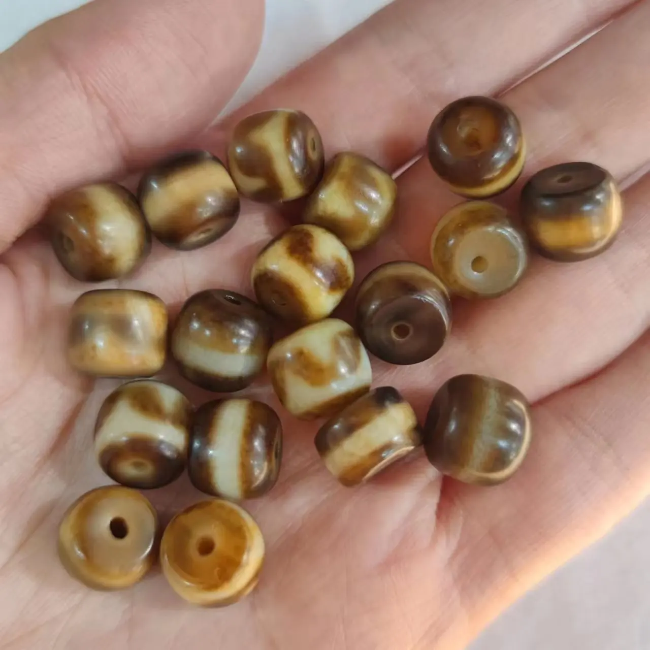 10pcs/lot natural /tiger tooth first-line pharmacist pattern/ old agate dzi Tooth yellow bucket bead Wheel bead Weathering lines