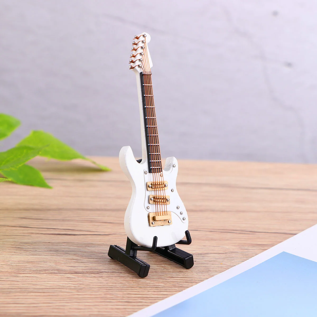 

Mini Electric Guitar Model Birthday Party Guitar Ornament Miniature Guitarra Instrument Decor (White, 10cm, with box and Black P