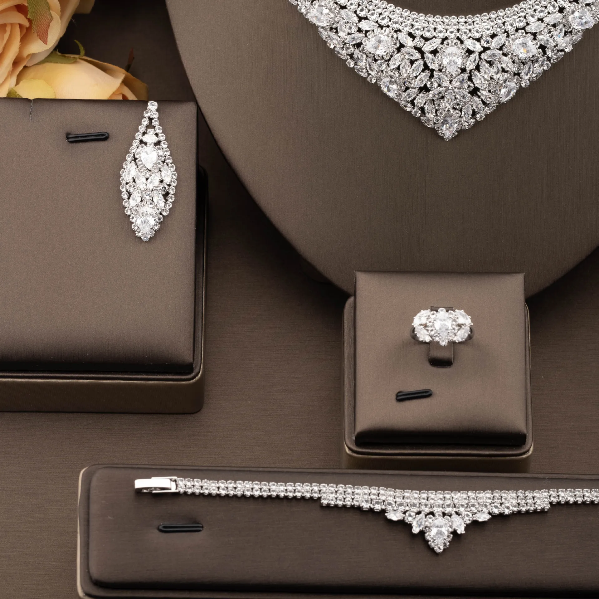 4ピースブライダルジュエリーセット女性用キュービックジルコニ - Indian Wedding Supply のレビューと価格