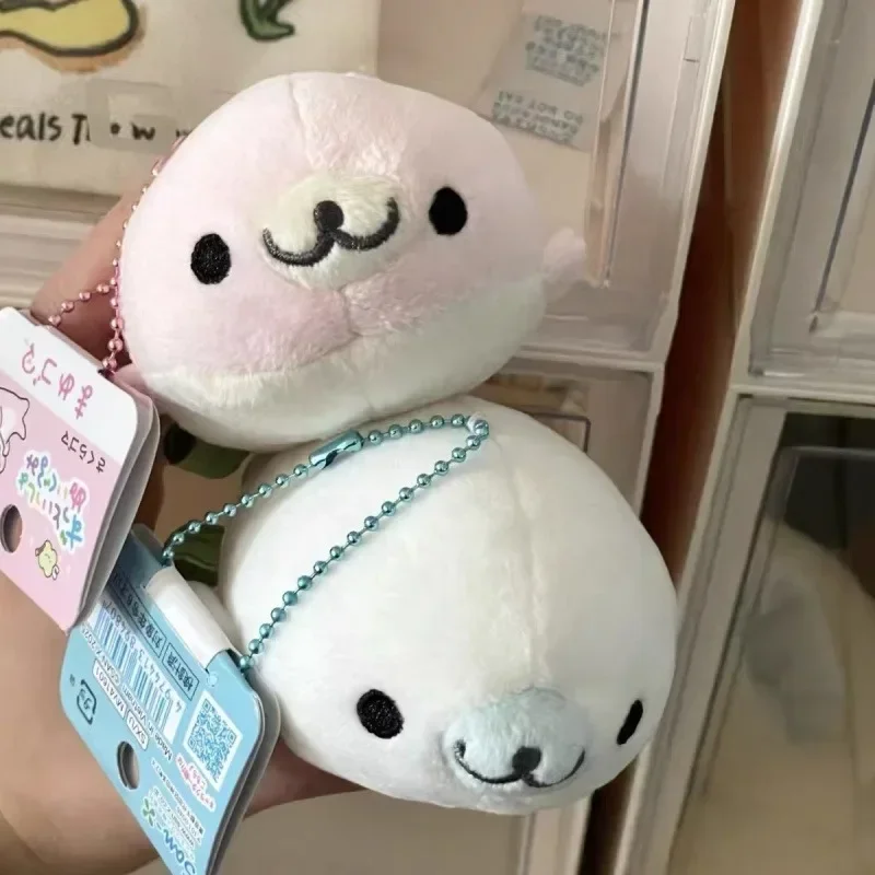 Entzückender Flauschiger Mamegoma Sakuragoma Shirogoma Robben-Plüsch-Schlüsselanhänger SANX Rosa-Weiß Robben-Puppe Mädchenhafter Plüsch-Rucksackanhänger – Detail 2